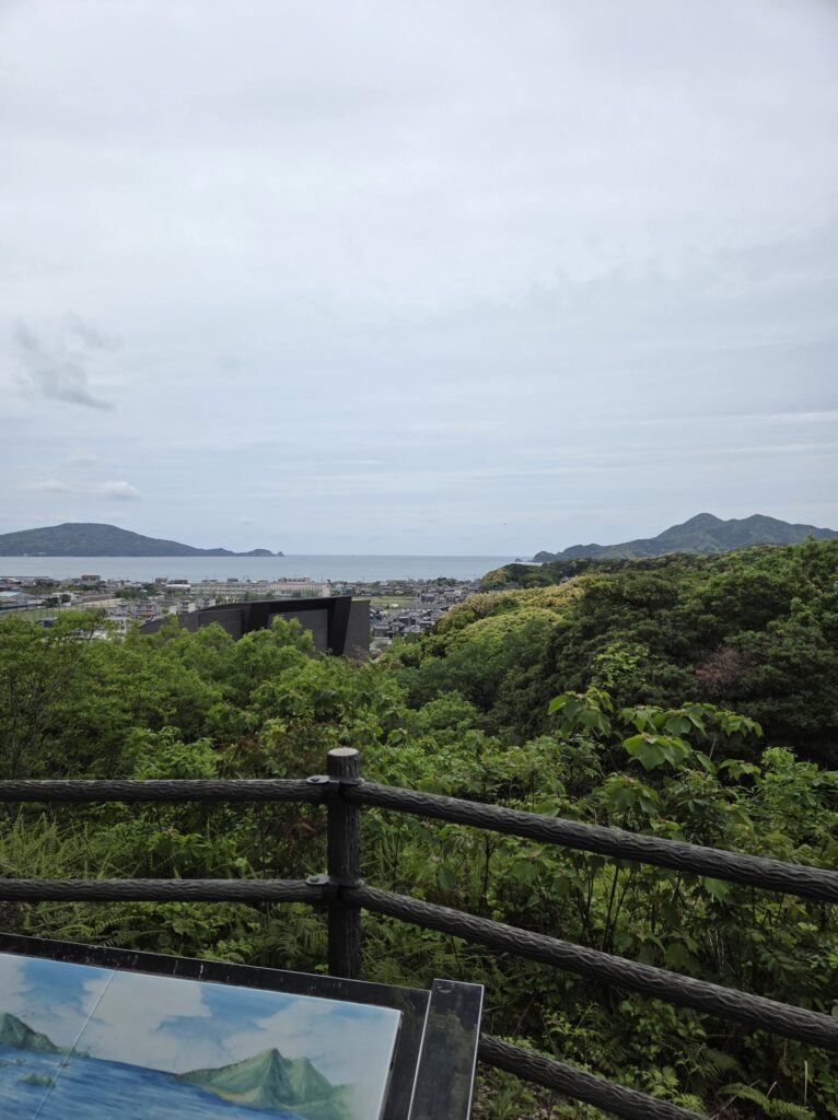 海沿いのデッキ