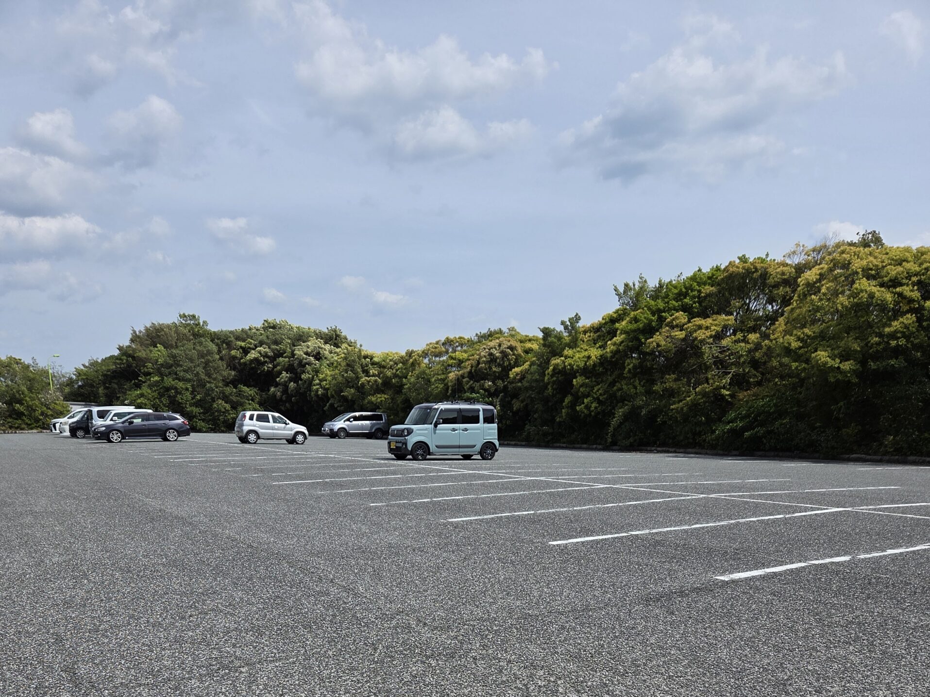きらら浜自然観察公園の駐車場の様子