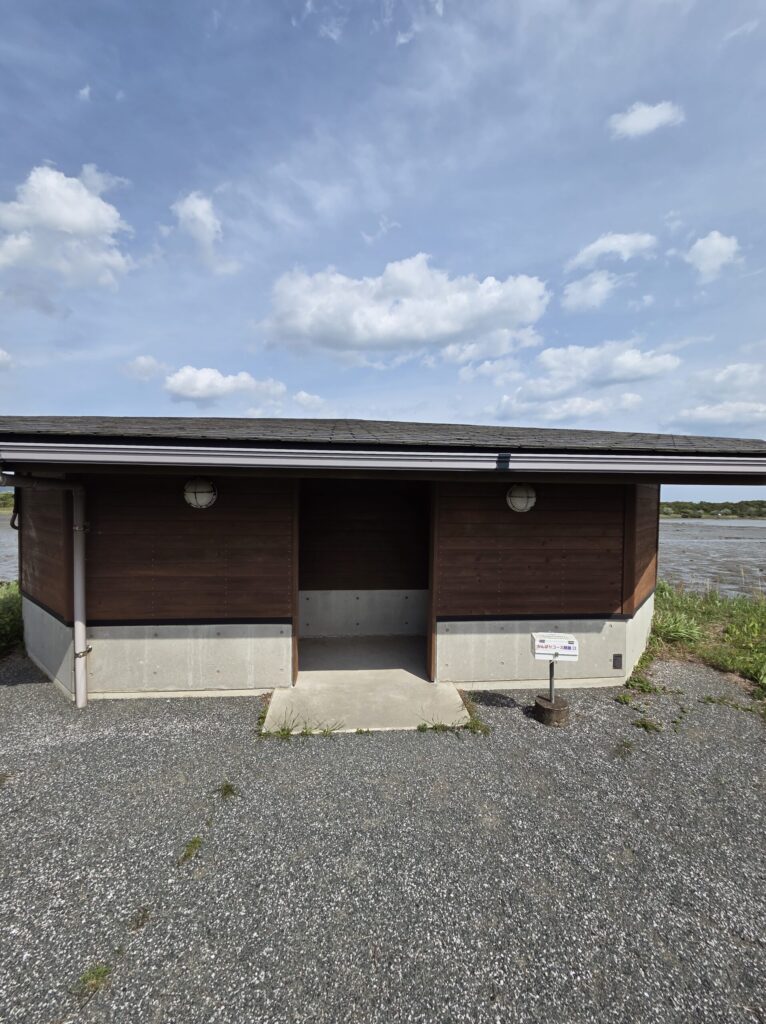 野鳥観察ができる観察小屋の外観