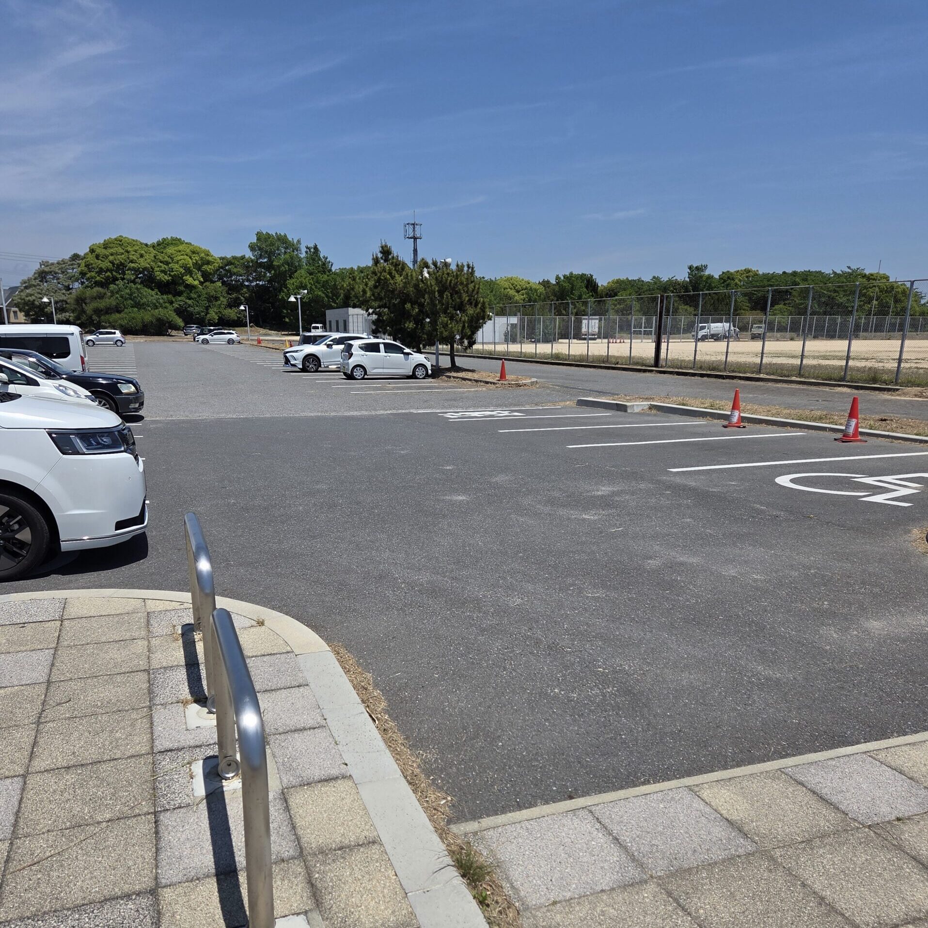 山口宇部空港ふれあい公園の別角度からみた駐車場