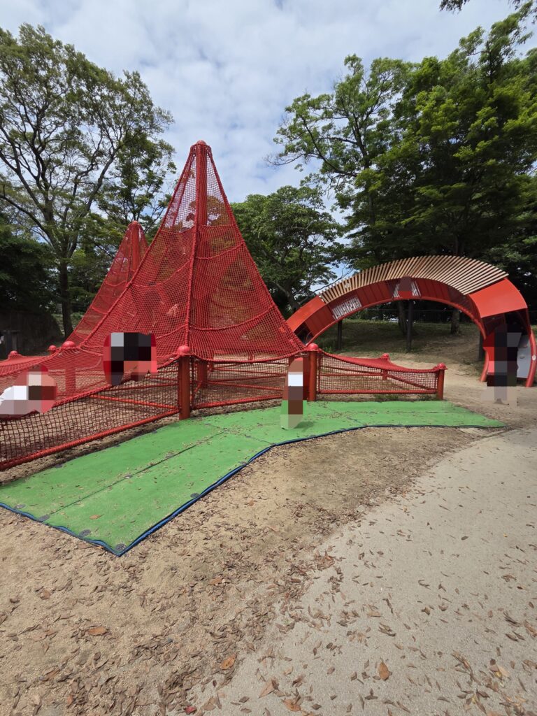 火の山公園のネット要塞