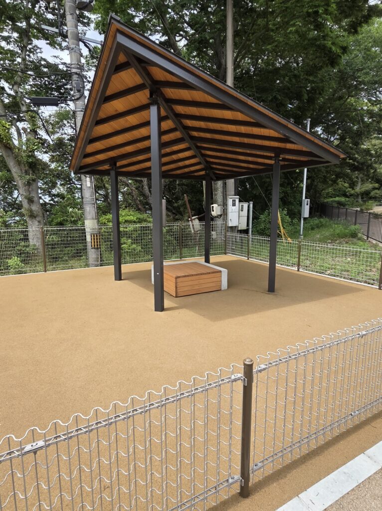 火の山公園の屋根付き休憩所