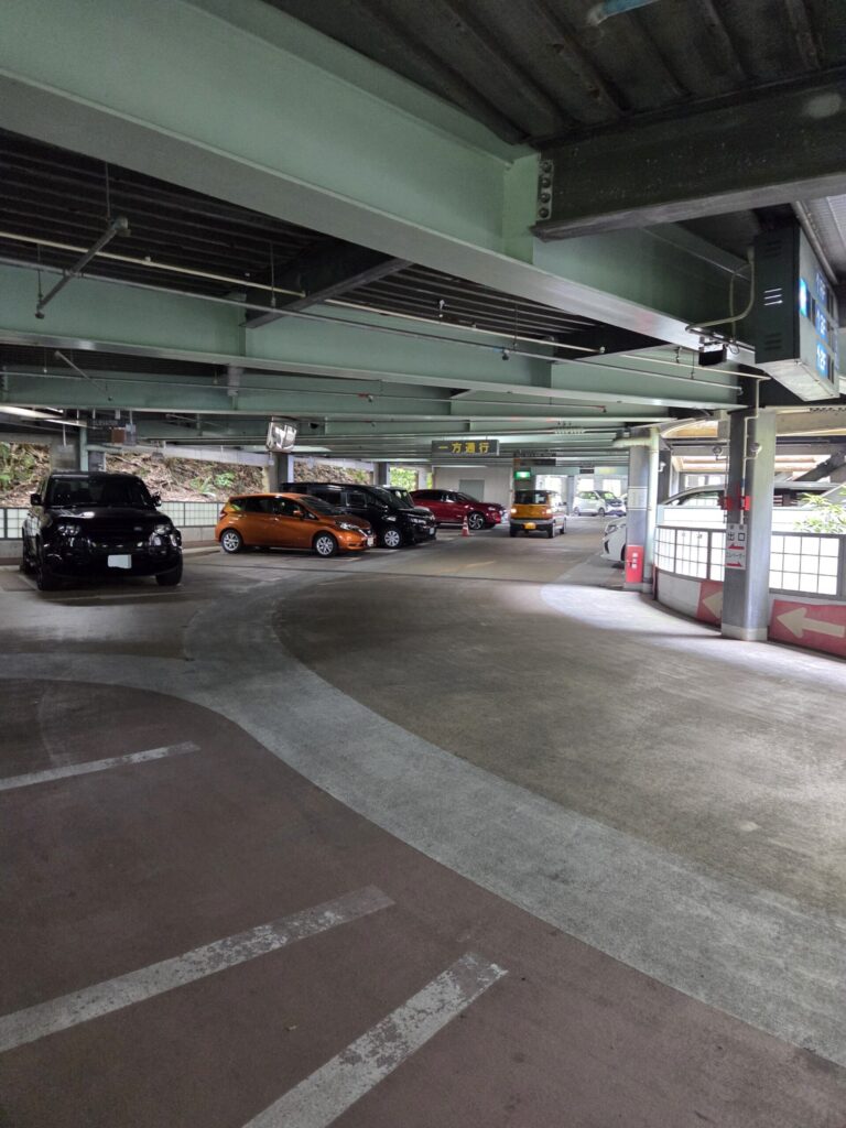 火の山公園の屋内駐車場