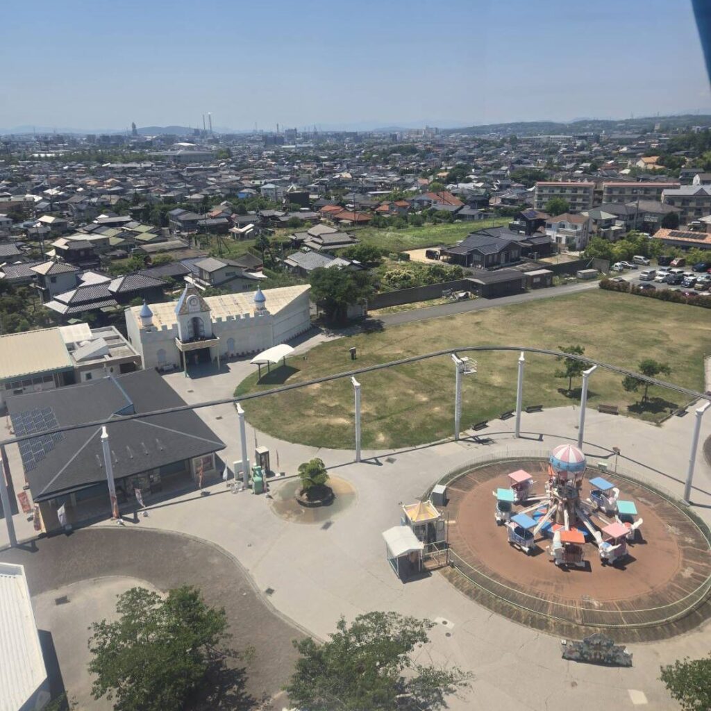 観覧車から見えるときわ遊園地と住宅街