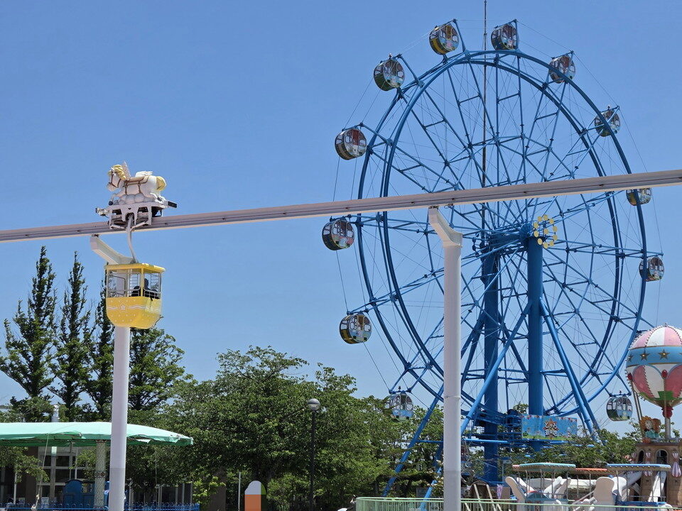 ときわ遊園地の観覧車とゴンドラ
