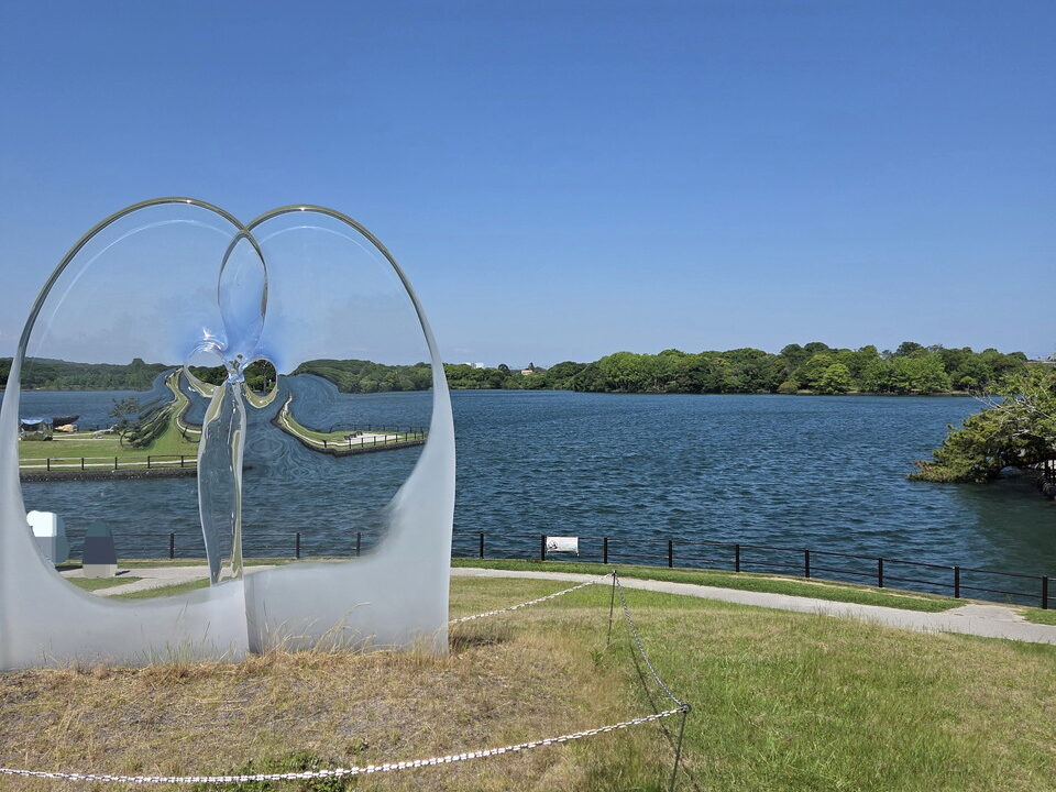 ときわ公園のときわ湖とアート