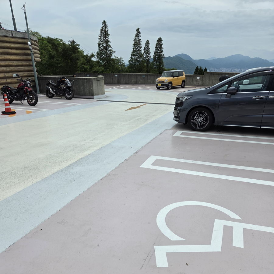 火の山公園の屋外駐車場