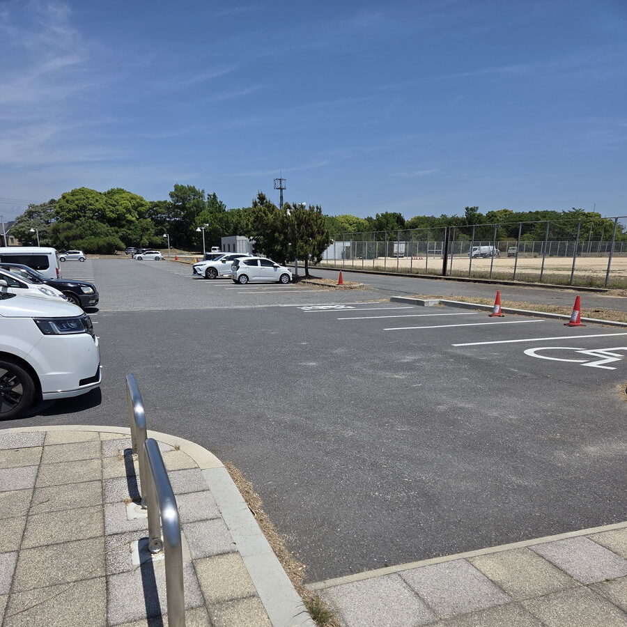山口宇部空港ふれあい公園の南側から見た駐車場