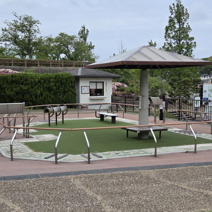 長門市総合公園の休憩スペース