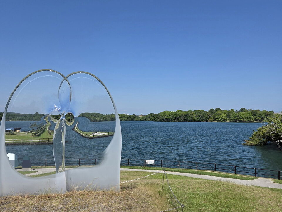 ときわ公園のときわ湖とアート