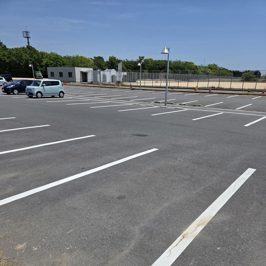 山口宇部空港ふれあい公園の西側から見た駐車場