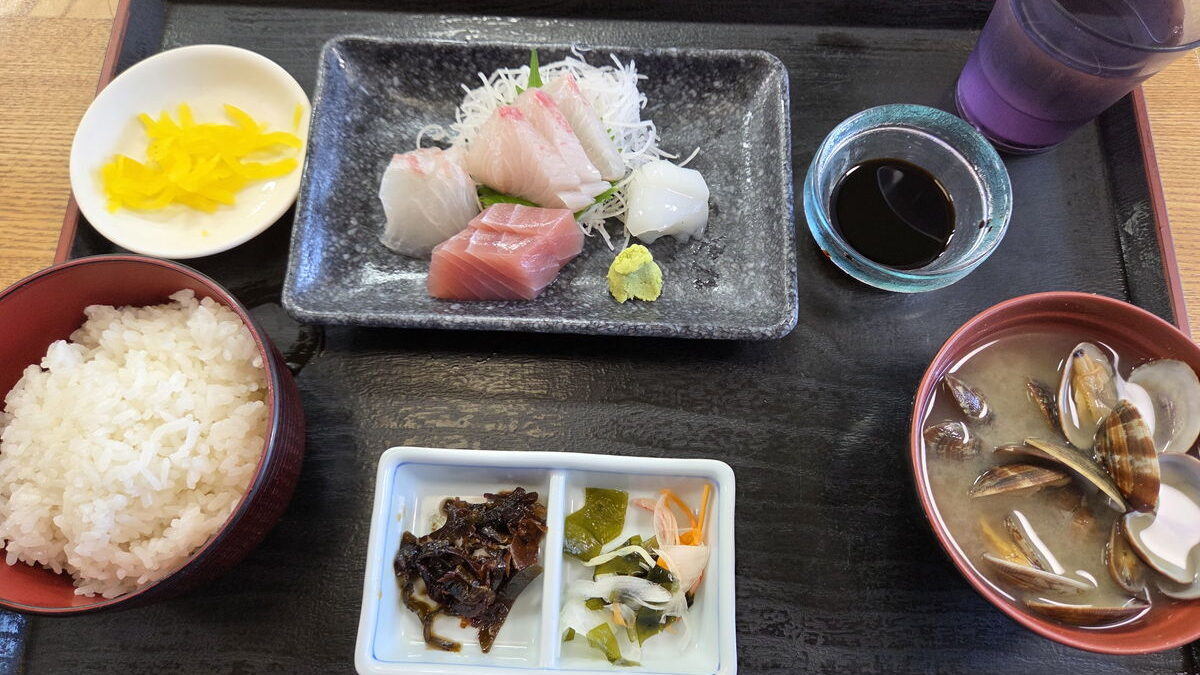ドライブインみちしおの刺身定食