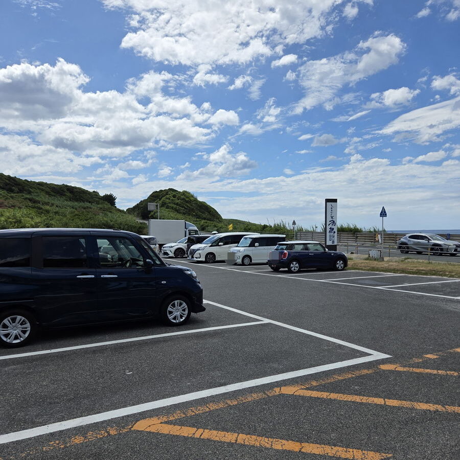 しおかぜの里駐車場入り口方面