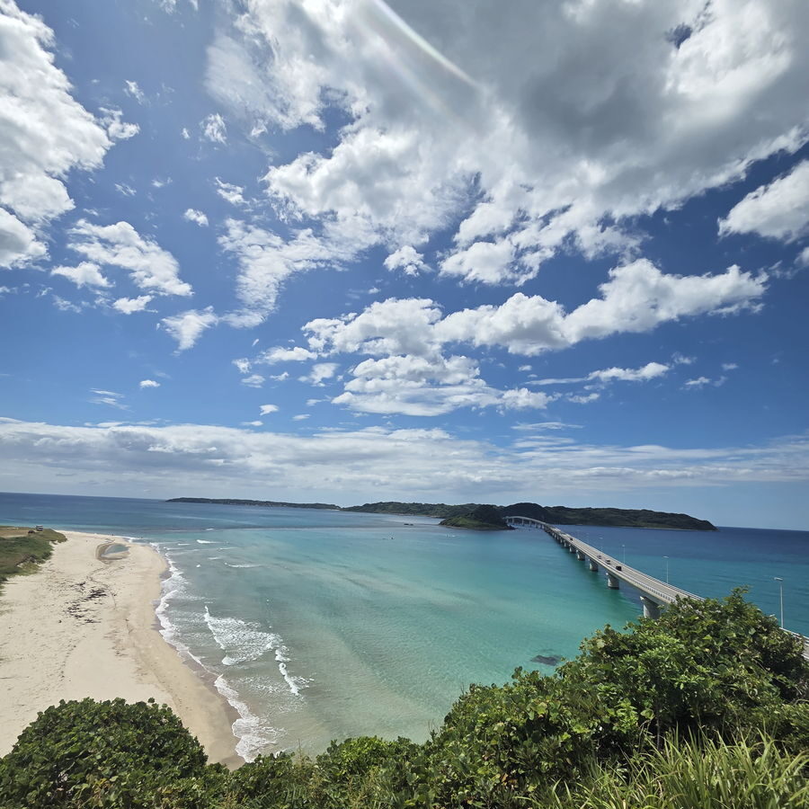 角島大橋と砂浜