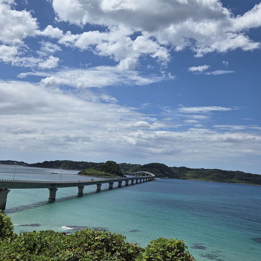 北側から見た角島大橋